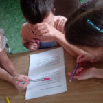 Kolejna edycja Kreatywnej Akademii Letniej już za nami! W tym roku w zajęciach warsztatowych wzięło udział 26 uczniów klas I-III i IV-VI szkół podstawowych z terenu miasta Tarnowa.