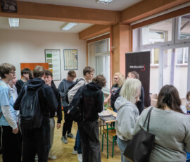 W dniach 19–25 października 2026 r. w ramach XVIII Ogólnopolskiego Tygodnia Kariery, którego hasłem przewodnim było: „Człowiek – serce każdej profesji”, w tarnowskich szkołach podstawowych odbyły się warsztaty z doradztwa zawodowego.