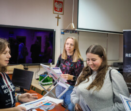 W dniach 19–25 października 2026 r. w ramach XVIII Ogólnopolskiego Tygodnia Kariery, którego hasłem przewodnim było: „Człowiek – serce każdej profesji”, w tarnowskich szkołach podstawowych odbyły się warsztaty z doradztwa zawodowego.